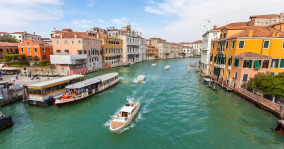 Image by yanalya on Freepik | Italy: The Ultimate Solo Traveler's Paradise